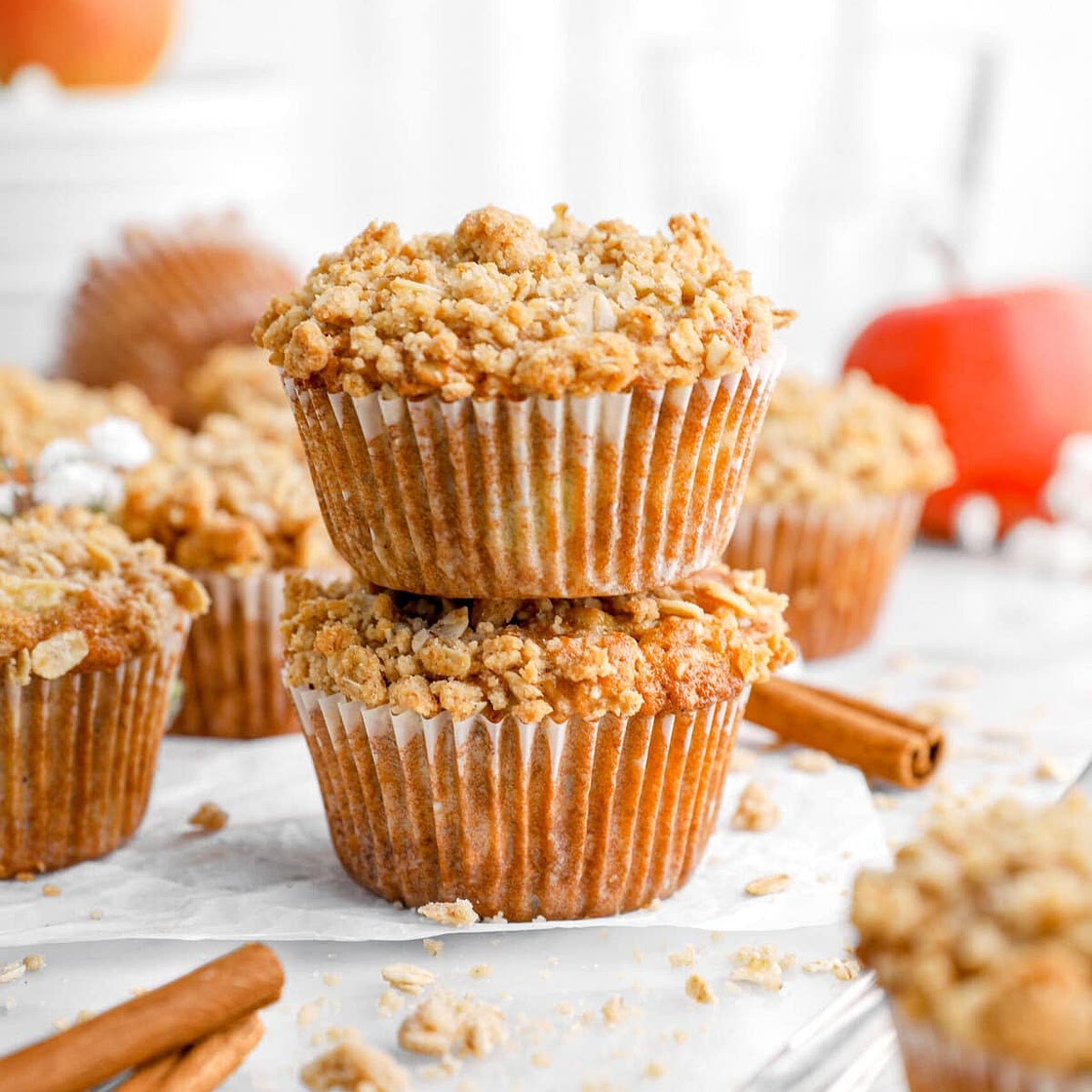Apple Oatmeal Crumble Muffins