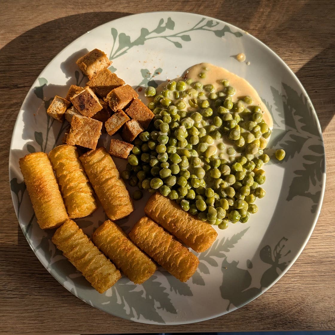 Kroketten mit "Fleisch" und Erbsen