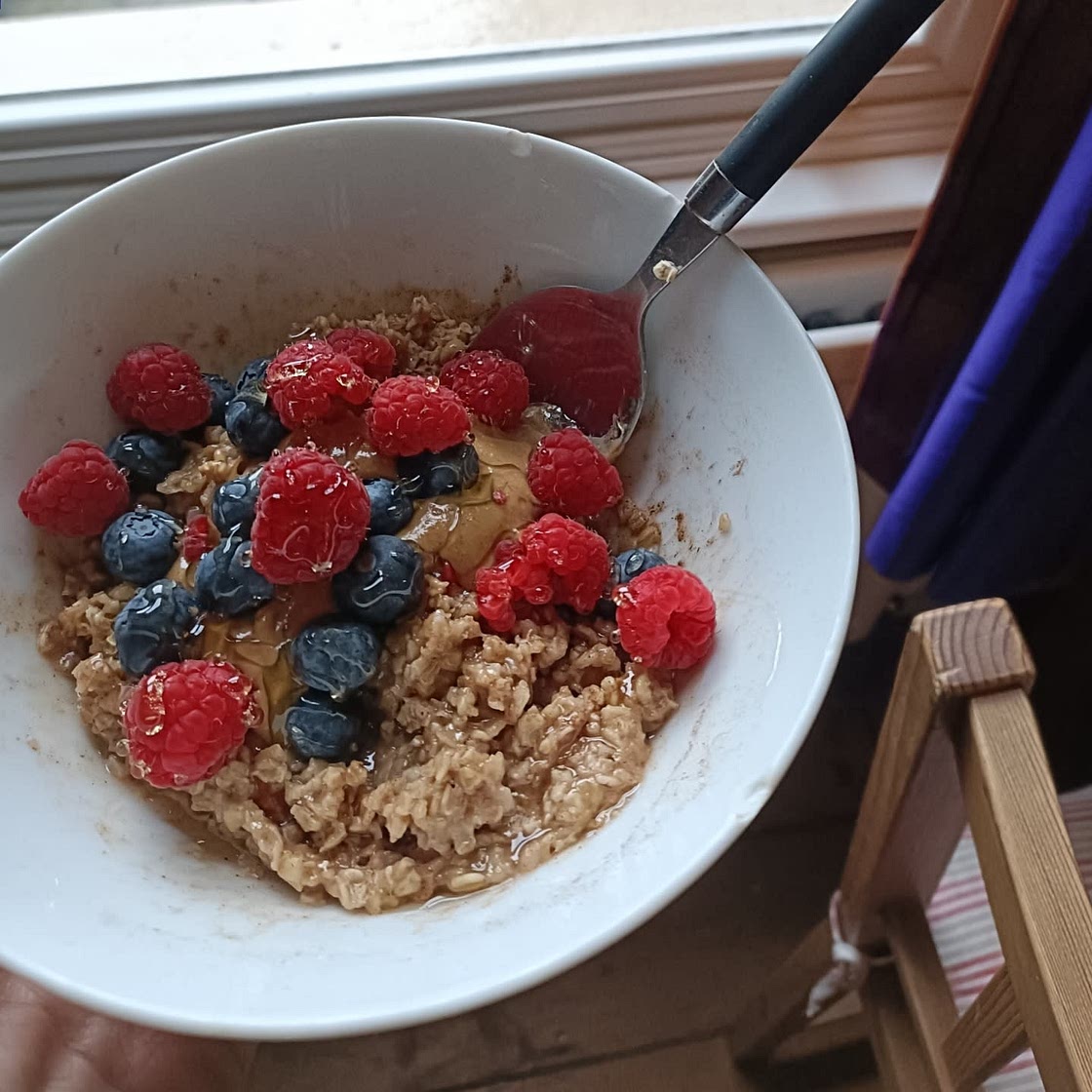 Peanut Butter Breakfast Oatmeal Bowl