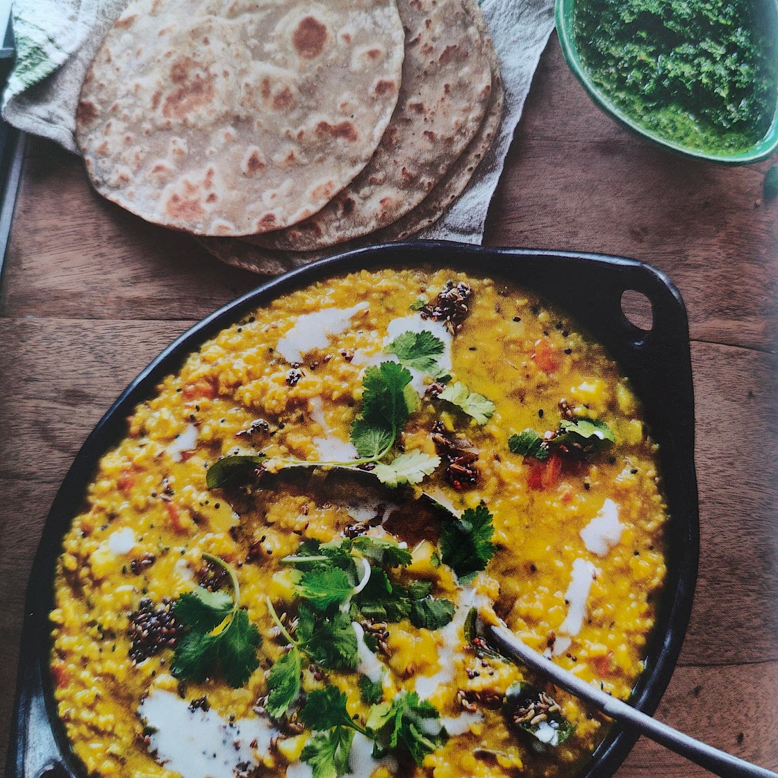 Dal van rode linzen met aardappel en venkel