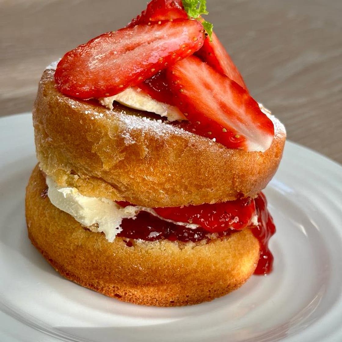 Air Fryer Victoria Sponge