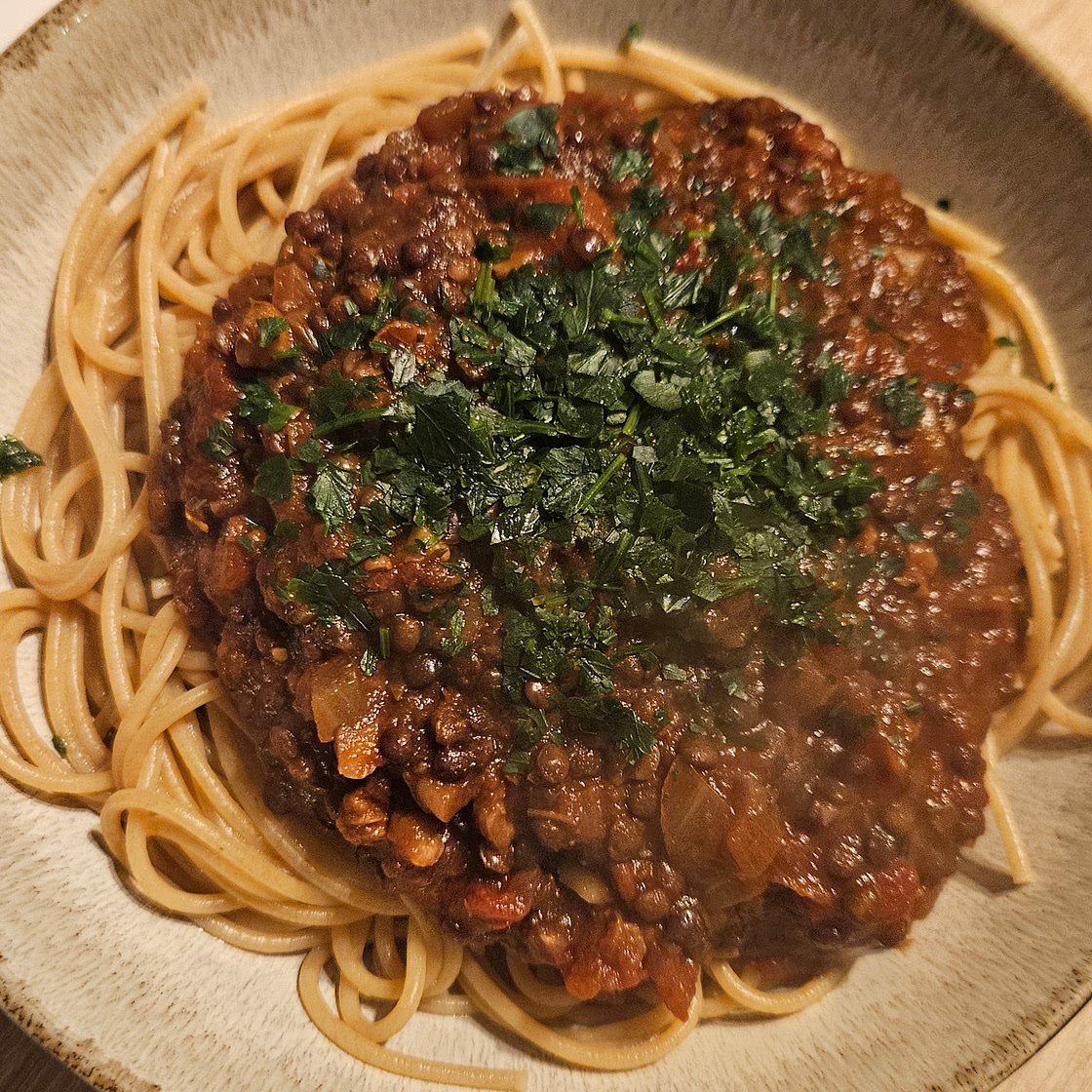 Beluga-Linsen-Bolognese