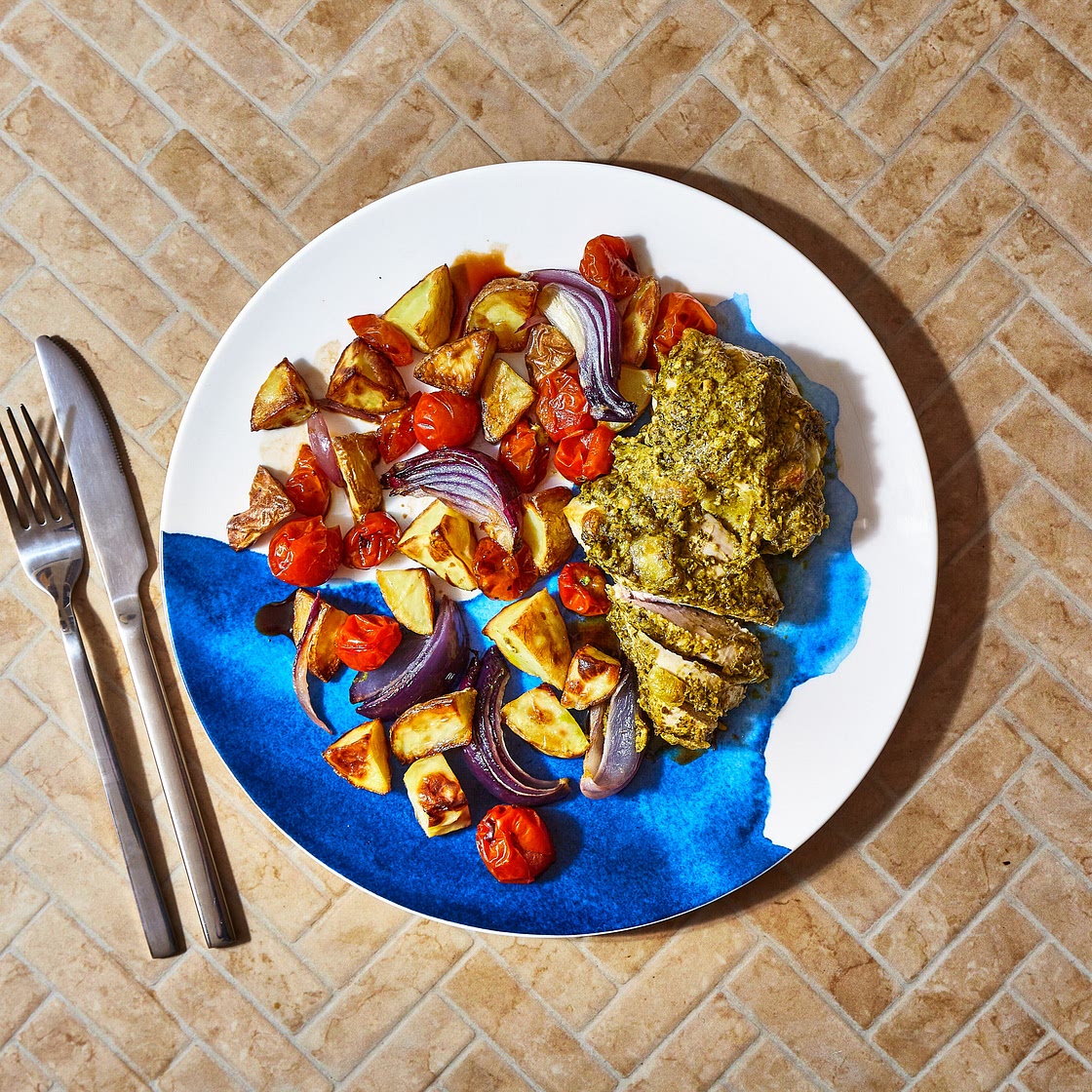 Cheesy Mozzarella & Pesto Chicken With Caprese Bake