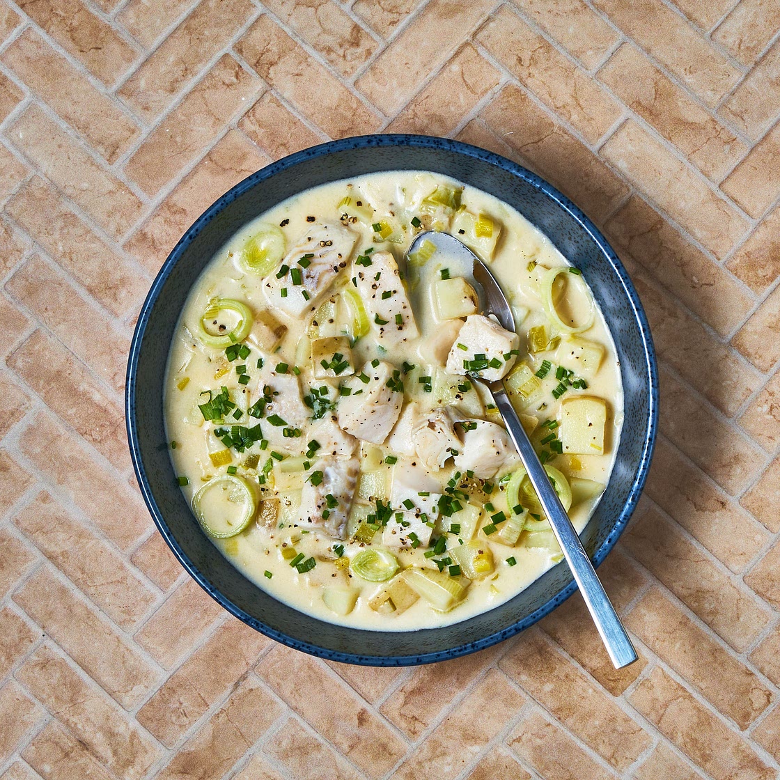 One Pot Cheesy White Fish & Leek Chowder