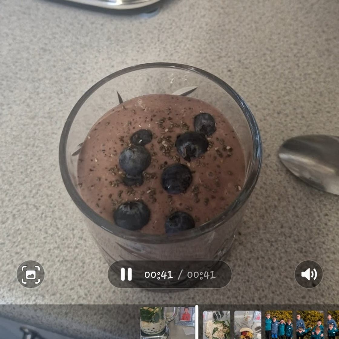 Blueberry and Spinach Power Smoothie with Almond Milk