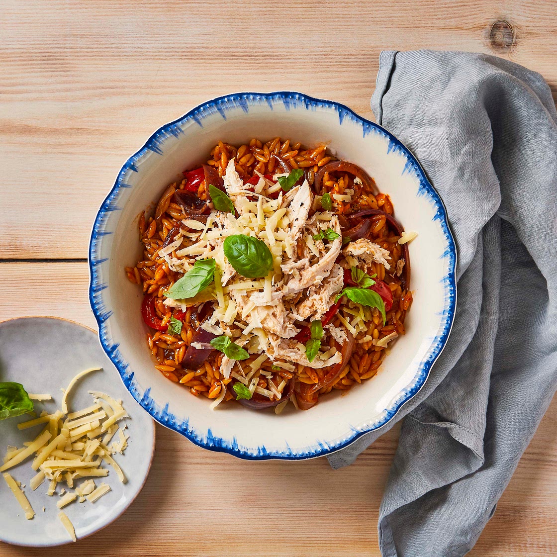 One Pot Pulled Chicken, Red Pepper & Pesto Orzo
