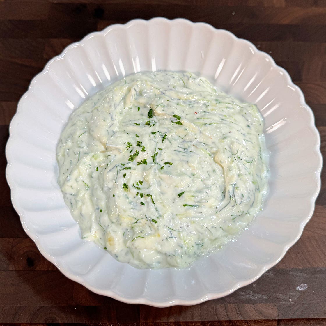 뭘 찍어먹어도 맛있는 그리스 국민쌈장 차지키 소스