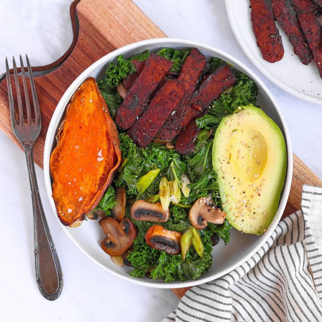 Tempeh Bacon and Veggies Breakfast Bowl