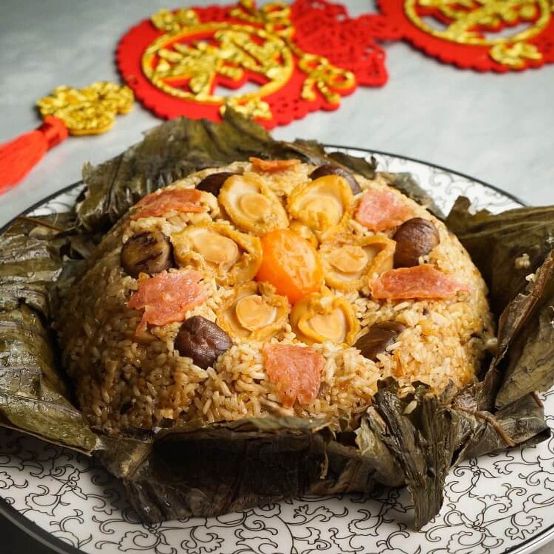Lotus Leaf Glutinous Rice with Abalone 鲍鱼荷叶飯