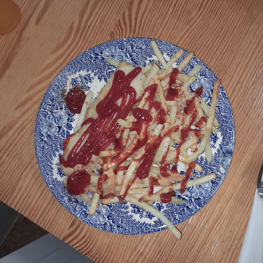 Patatas fritas y pescado