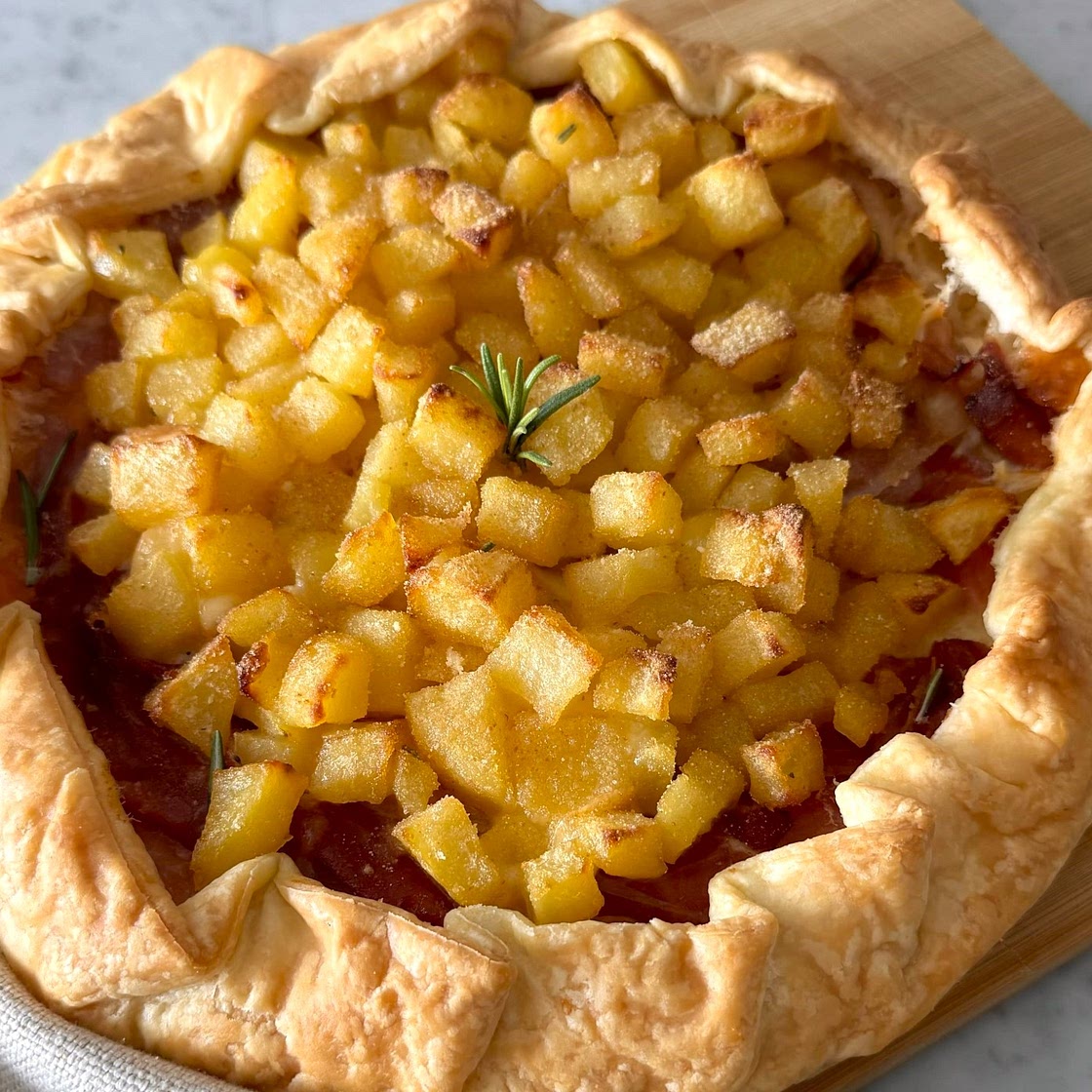 Sfoglia con patate, speck e scamorza affumicata