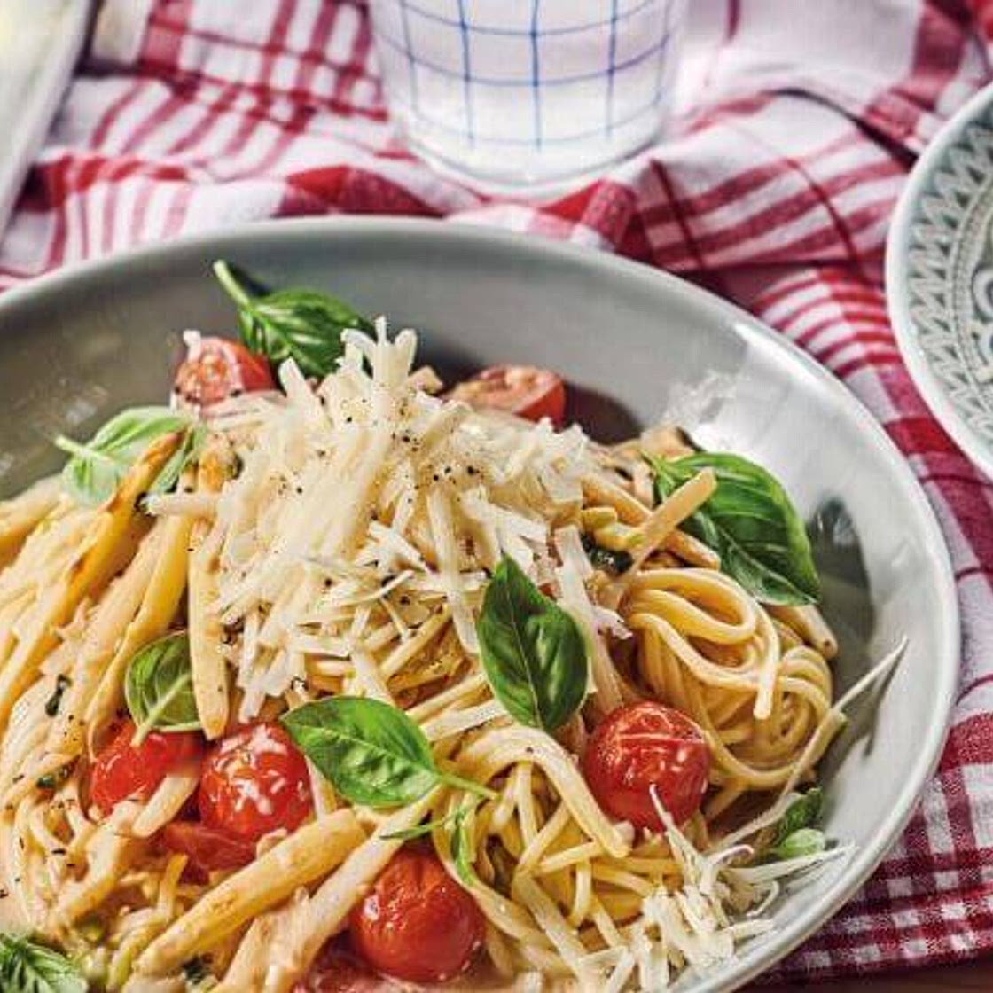 Spaghetti in Spargel-Rahmsoße mit Cherry-Tomaten