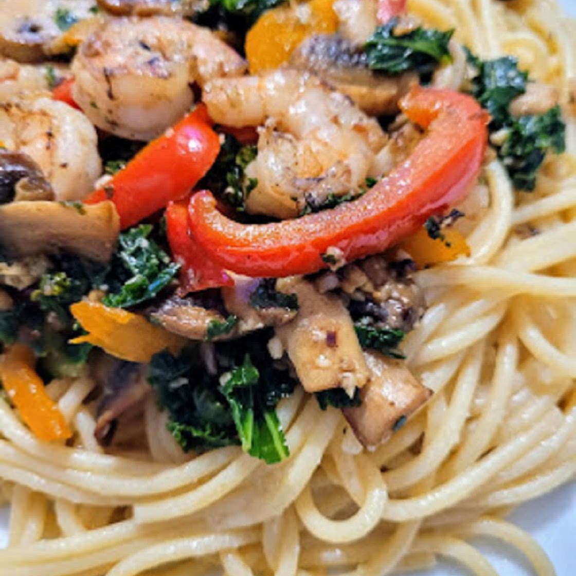 Easy Shrimp, Mushrooms, Peppers and Pasta