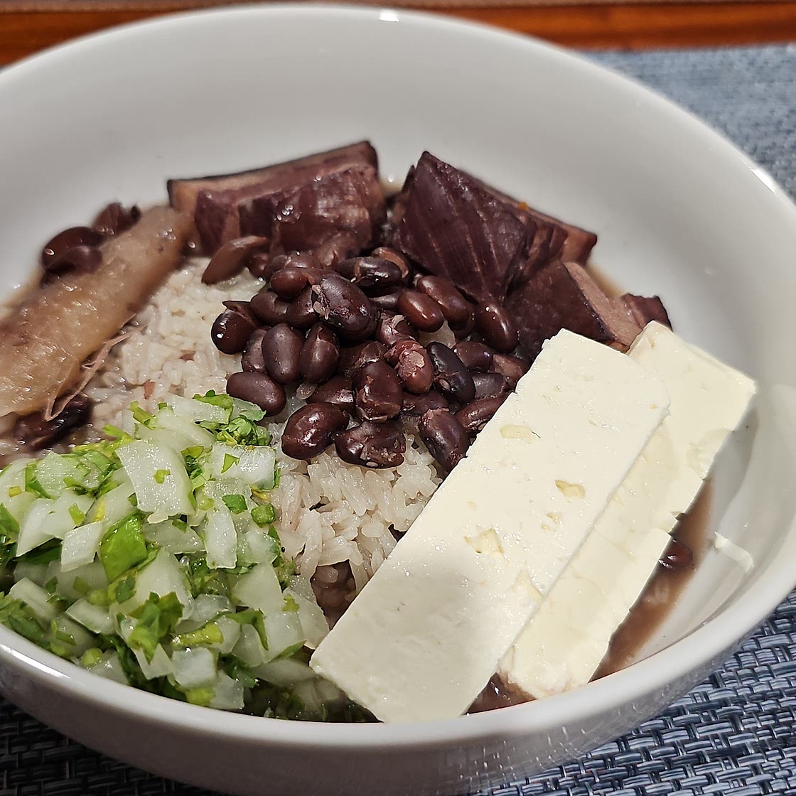 Sopa de Frijoles con Cerdo