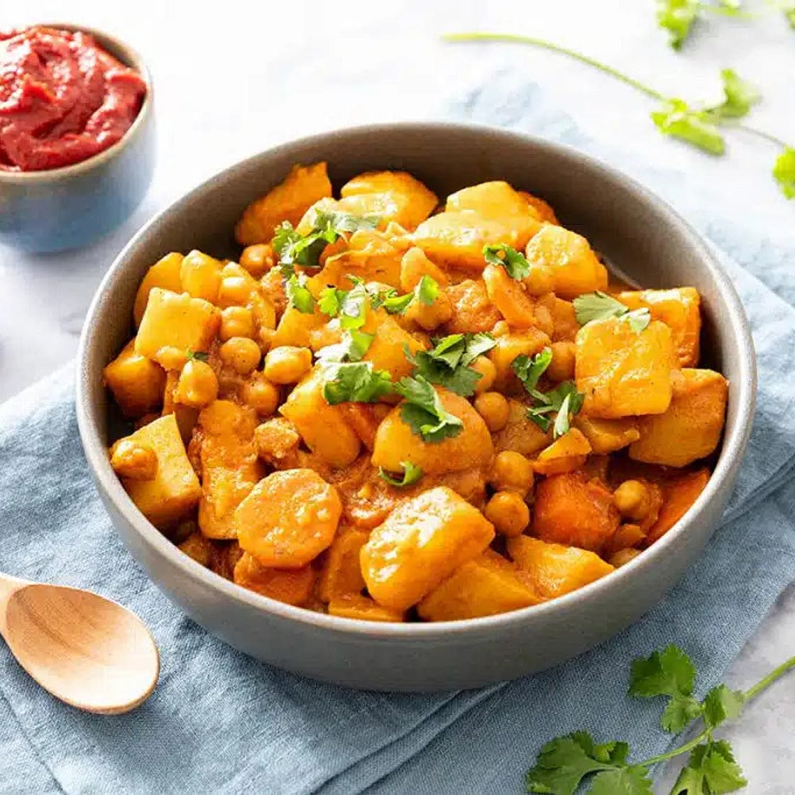 Curry de Pommes de terre, carottes et pois chiches