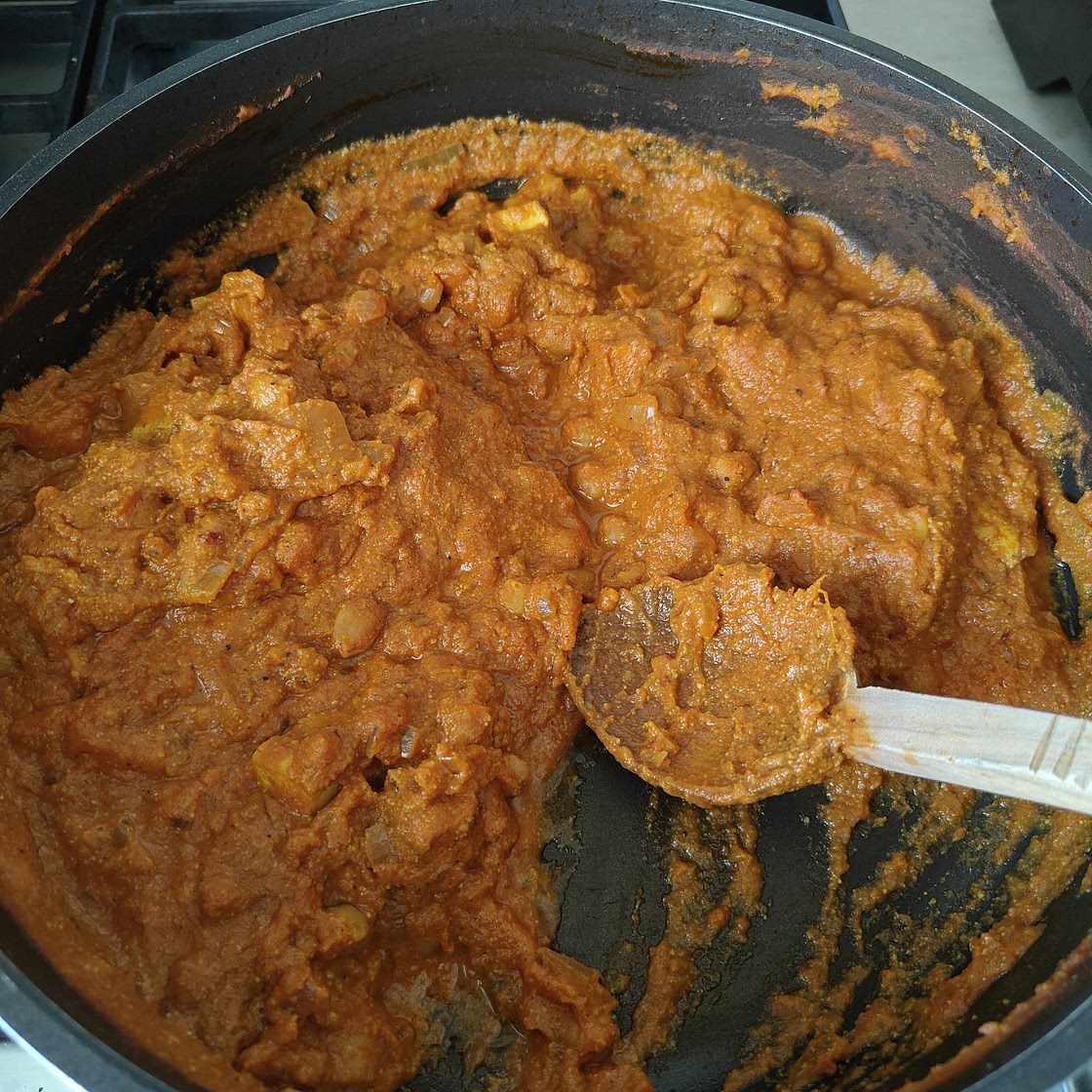 Smoked tofu and chickpeas curry