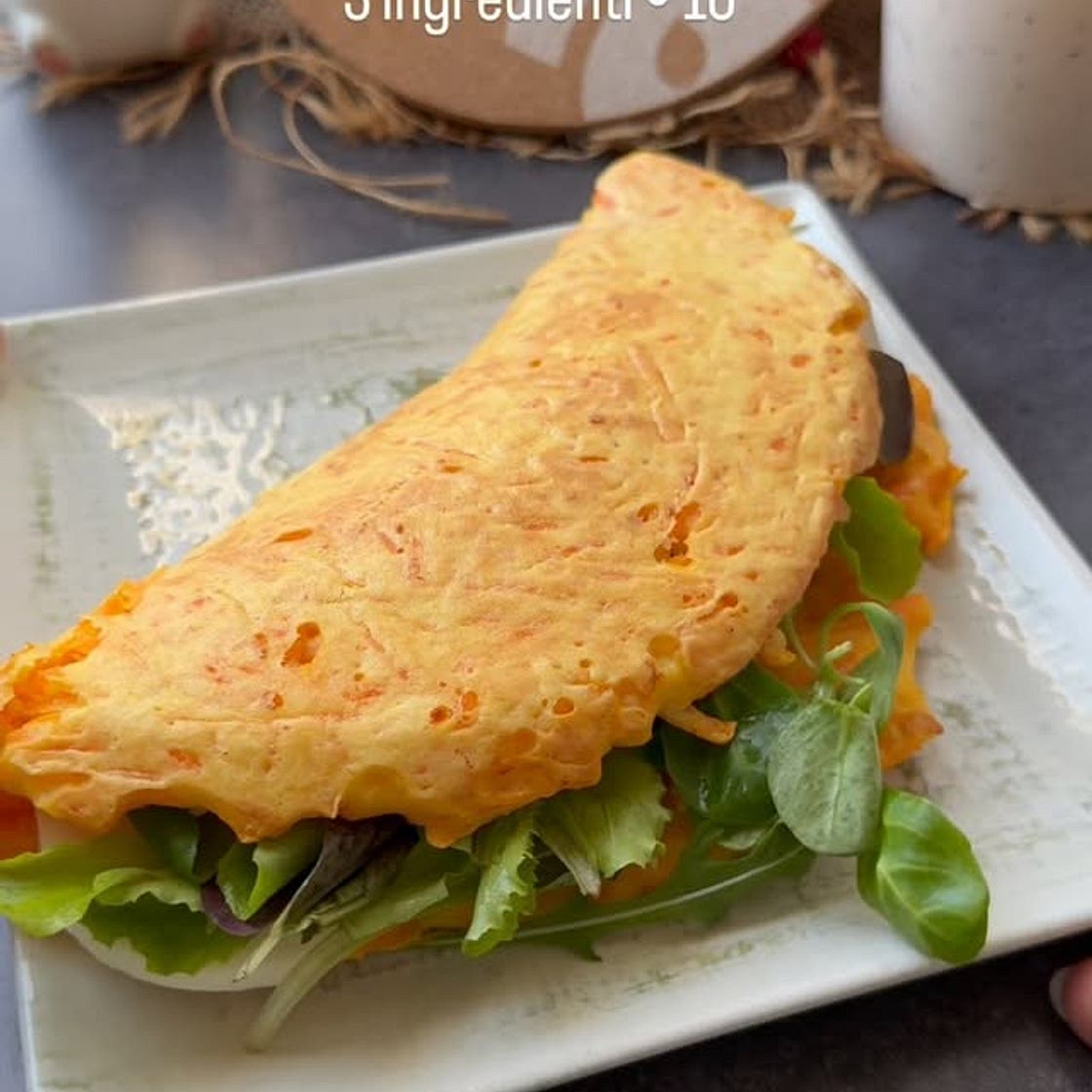 Tu come la farciresti? 🥕🥕 120g verdura (io carota) 2 uova 2 cucchiai farina (io di riso) Olio qb per ungere la padella antiaderente La proverai?✨