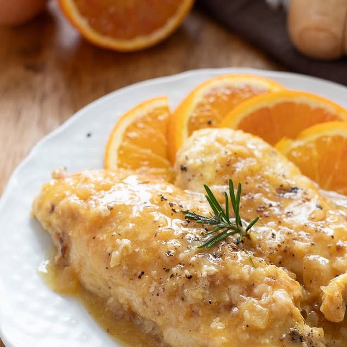 Petto di pollo con cipolle e arancia