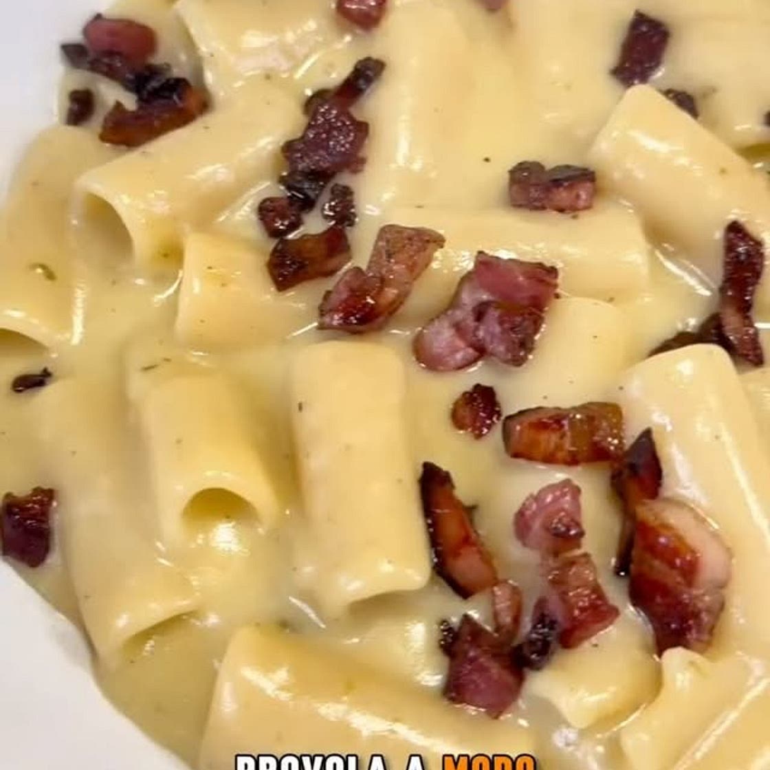 PASTA PATATE E PROVOLA a modo nostro 🥔🧀🥓 INGREDIENTI : - Pasta 200g - Patate 4 - Pancetta 50g - Provola dolce 200g - Sedano q.b. - Carota q.b. - Cipolla q.b. - Rosmarino q.b. - Cotenna q.b. - Brodo 1000ml - Sale q.b. - Olio E.V.O. q.b. PROCEDIMENTO : -