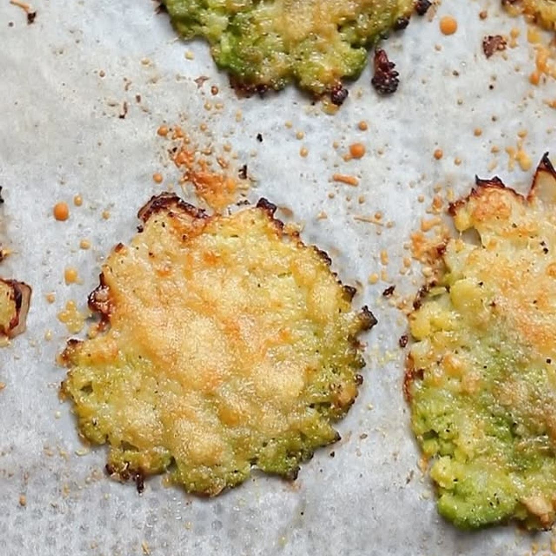 SMASHED BROCCOLI o anche BROCCOLI SCHIACCIATI, non ci sono parole per descrivere la loro bontà, li dovete solo provare 😊 ✅Salva il Reel di SMASHED BROCCOLI, per averlo sempre a portata di mano 😊 INGREDIENTI: Cimette di broccoli lessate Olio, sale e pepe