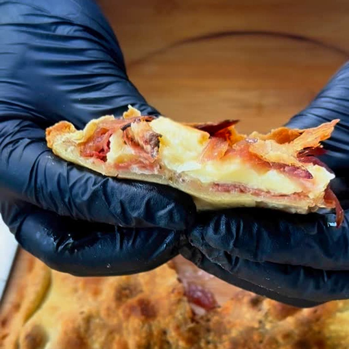 SCHIACCIATA RIPIENA BRIE SPECK E CIPOLLE CARAMELLATE senza lievito 🧀🥓