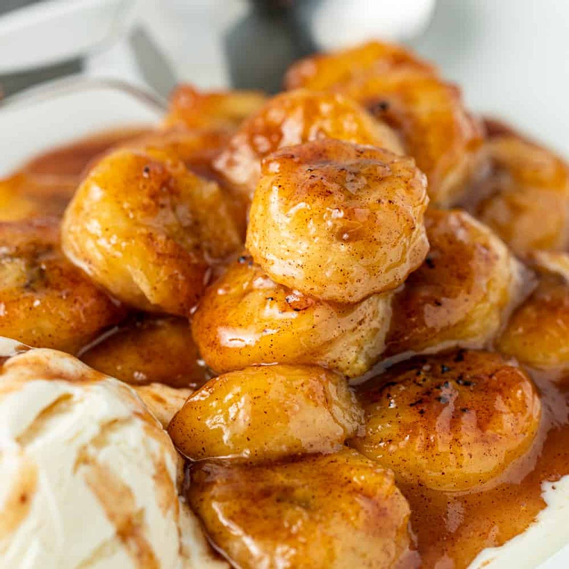 Fried Bananas with Cinnamon Honey Sauce