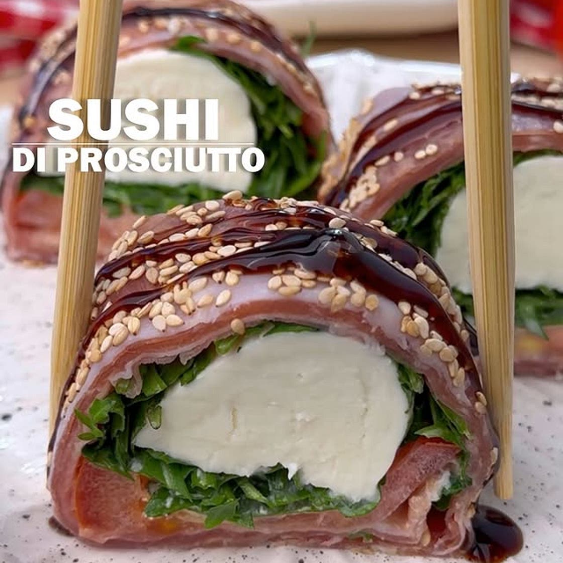 🍣 SUSHI DI PROSCIUTTO low carb, solo 4 ingredienti 😋 Bisogno di un’idea per un pranzo o una cena veloce? Questi rolls sono perfetti sia come pasto completo, che come aperitivo! Questo aperitivo/antipasto è perfetto anche per Capodanno, lascerà tutti senz