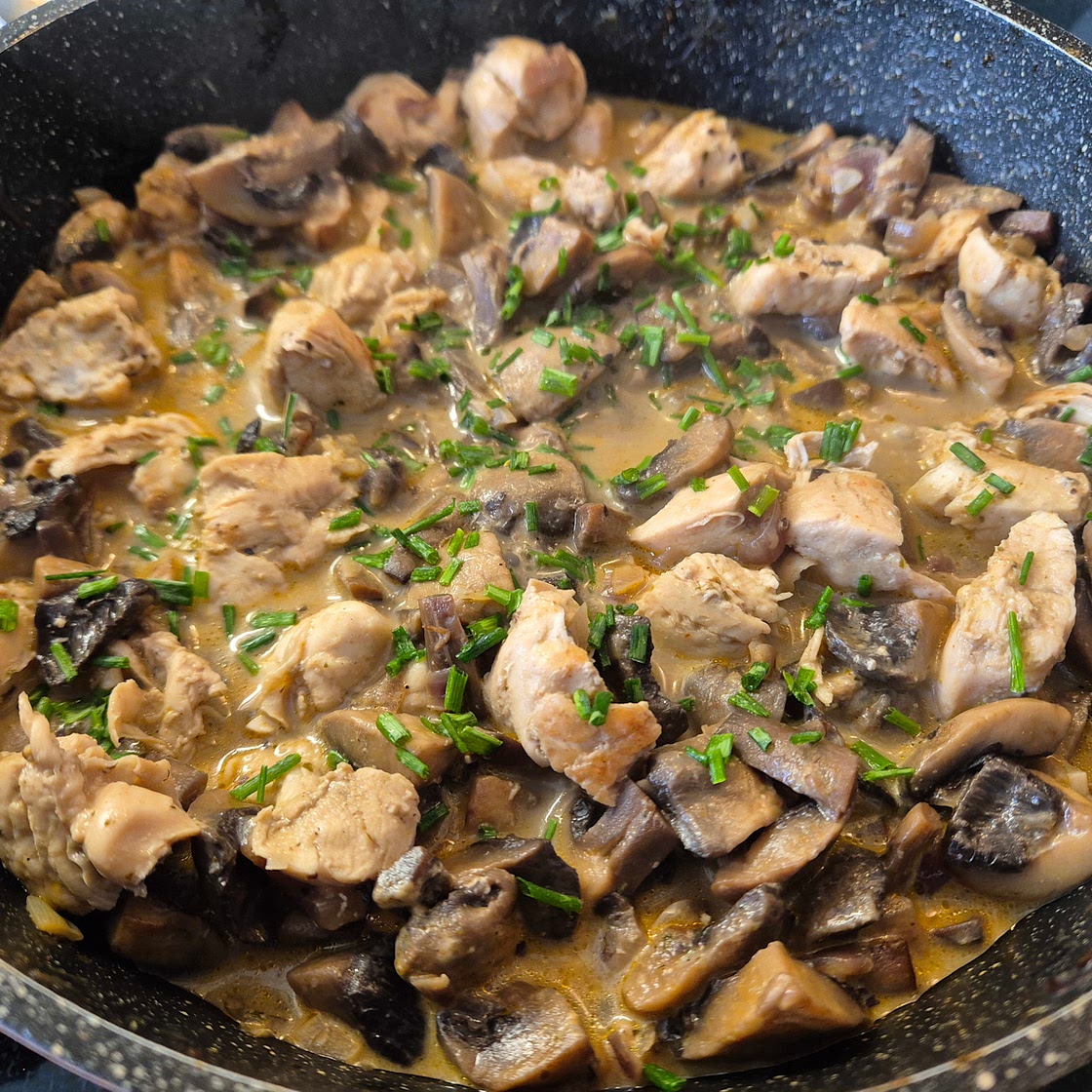 Hähnchenbrustfilet in cremiger Champignonsoße