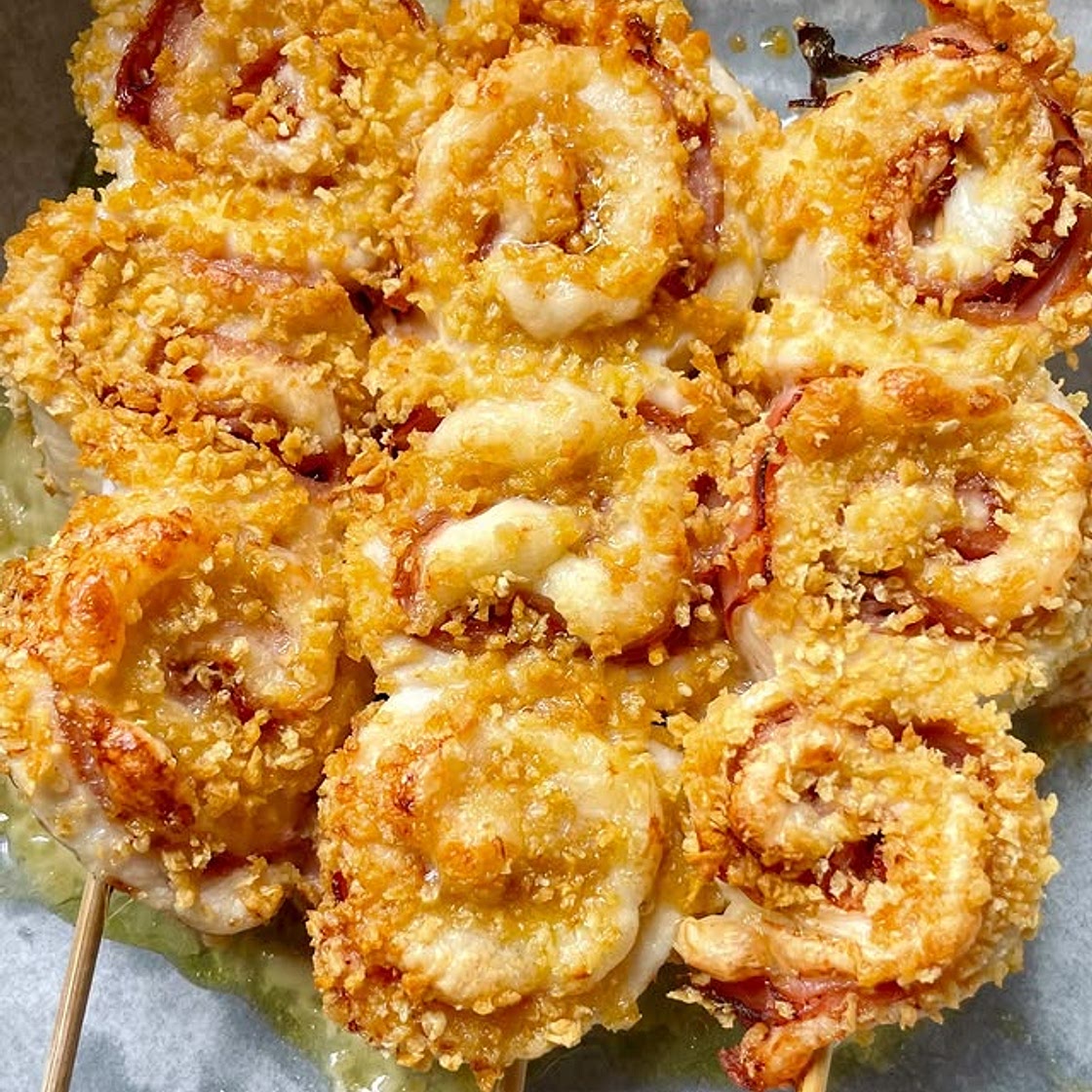 SPIEDINI DI GIRELLE DI POLLO PANATE CON PROSCIUTTO E FORMAGGIO