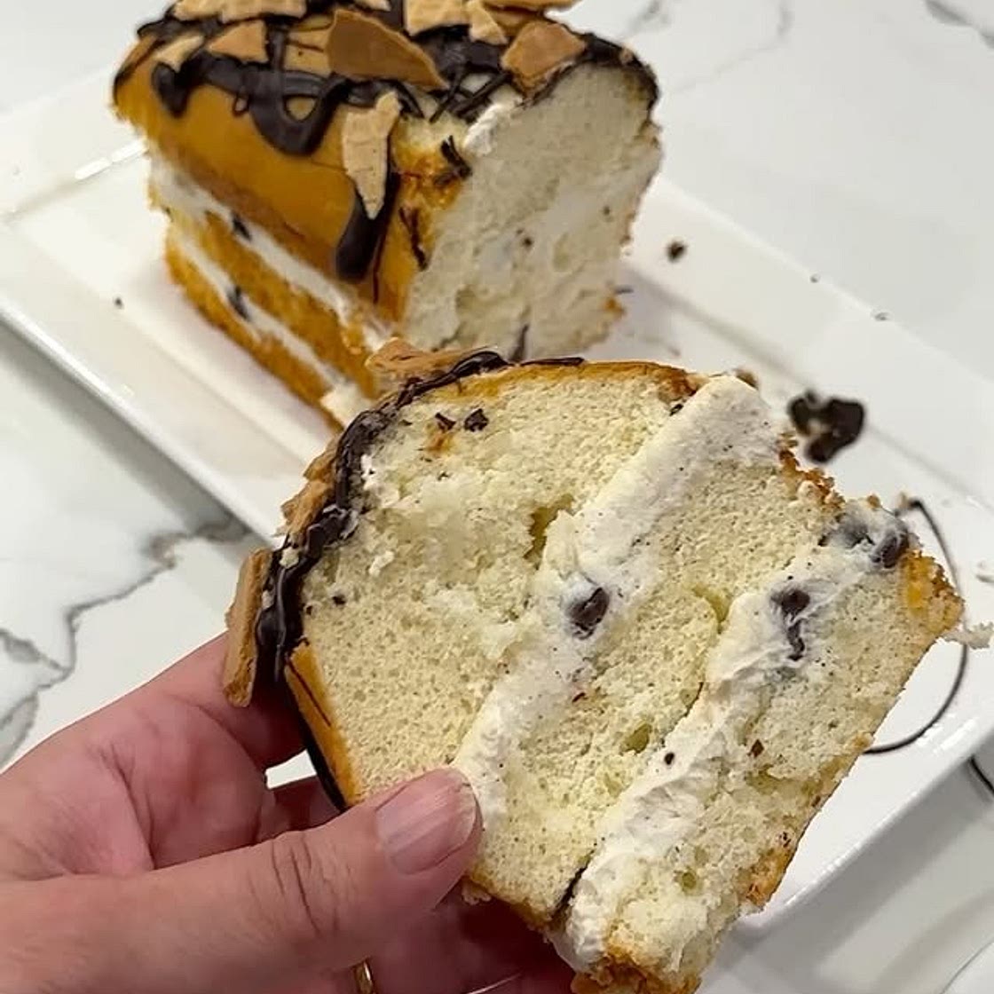 Cannoli cake