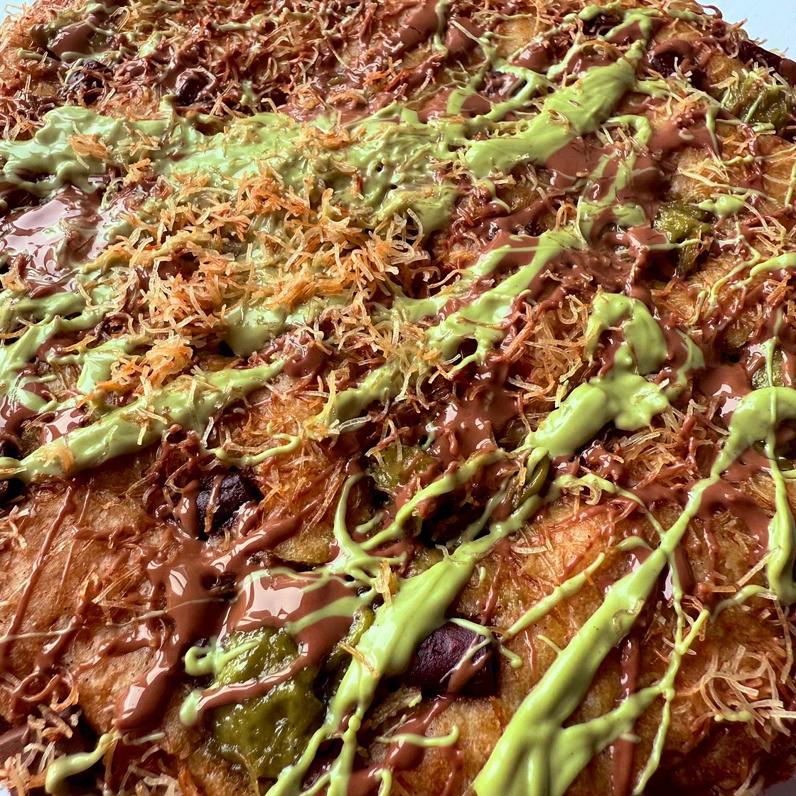 Dubai Chocolate Pan Cookie Cake 