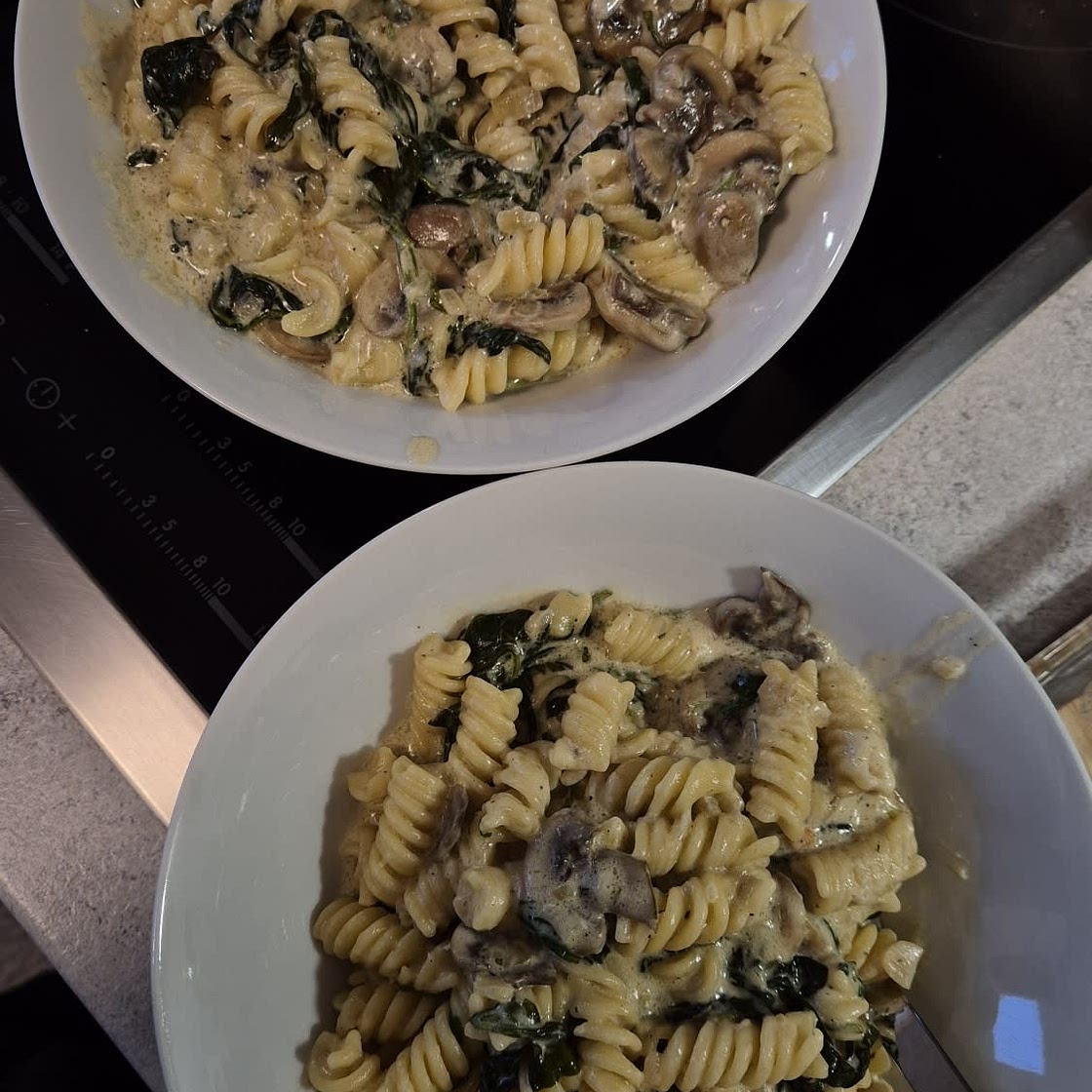 Cremige Champignon-Spinat-Pasta
