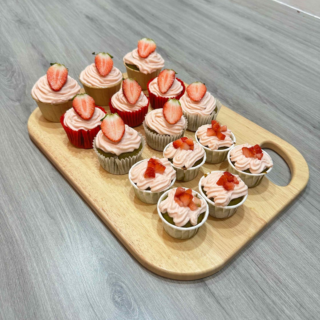 Strawberry Matcha Cupcakes 🍓🍵