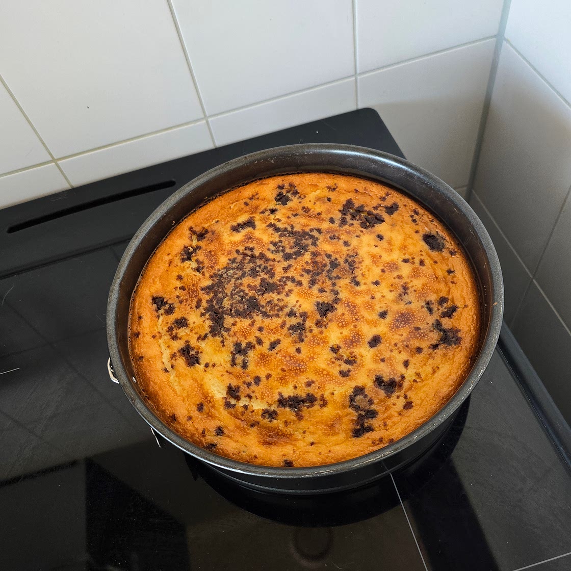Cinnamon roll cheesecake
