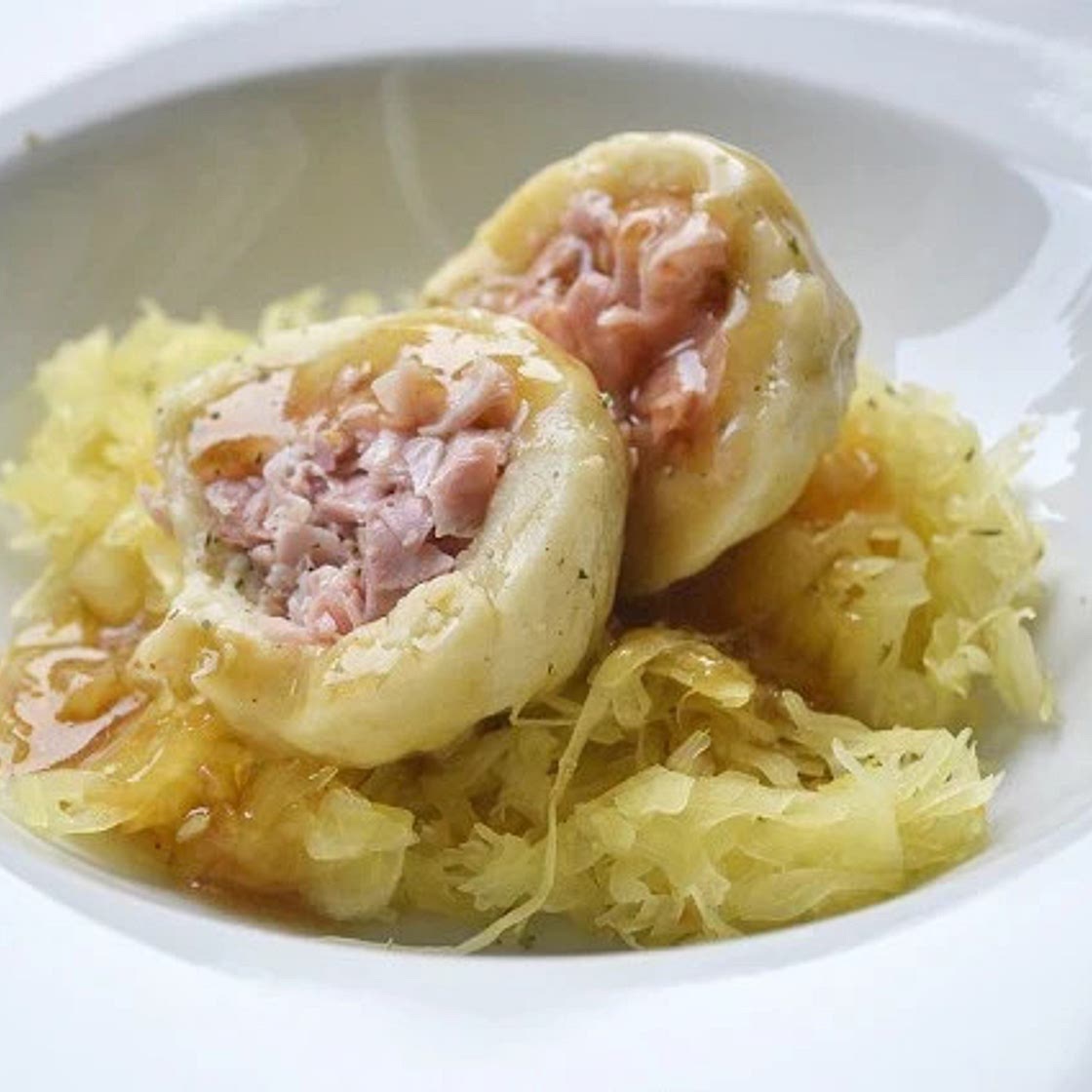 Wurstknödel mit Sauerkraut