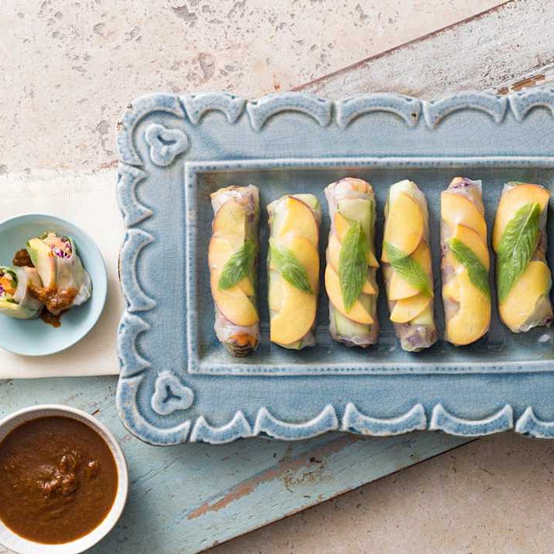 Rice paper rolls with sweet and sour chilli sauce