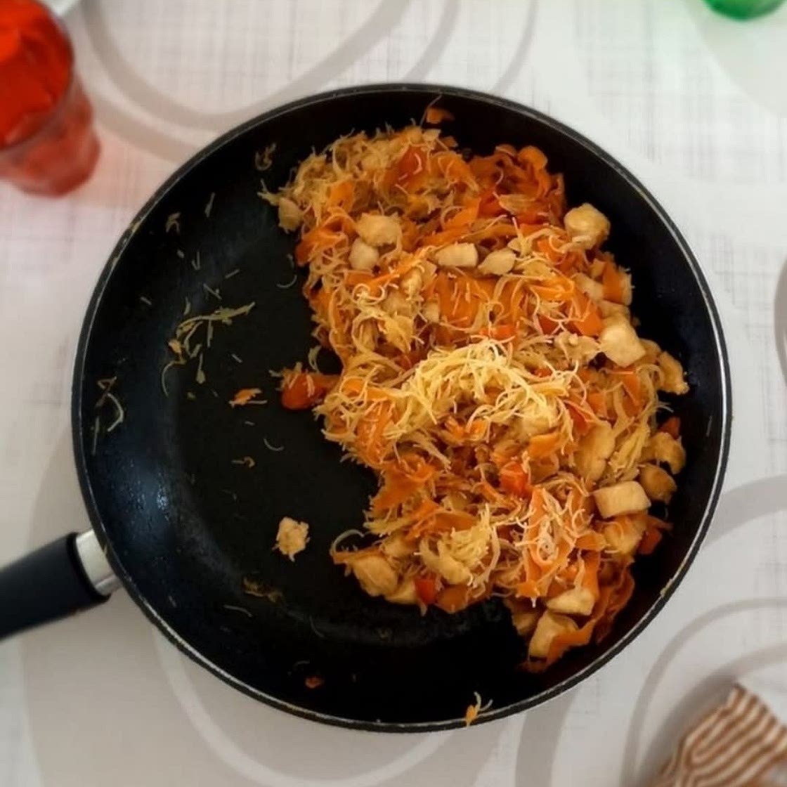 Tagliatelles de carottes et volaille marinée