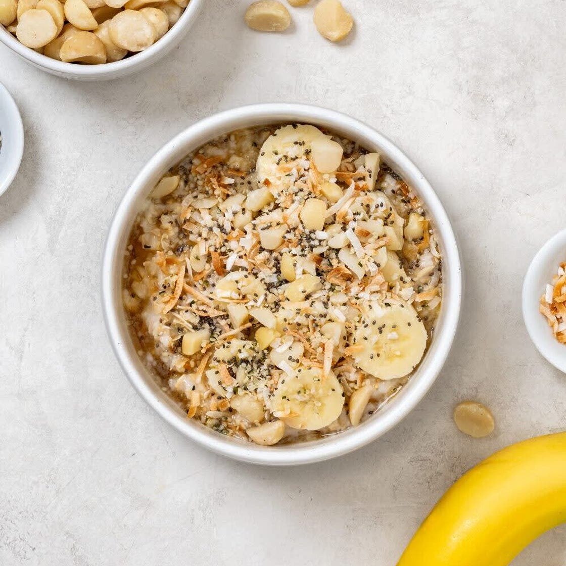 Banana macadamia overnight oats