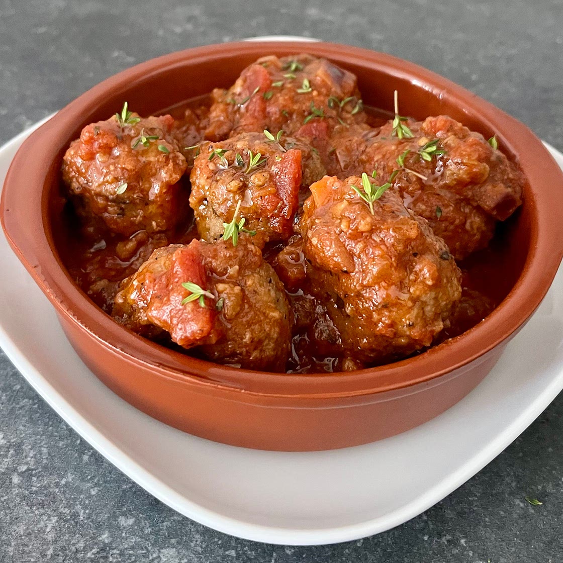 Polpette di melanzane al sugo (Aubergine balls in tomato sauce)