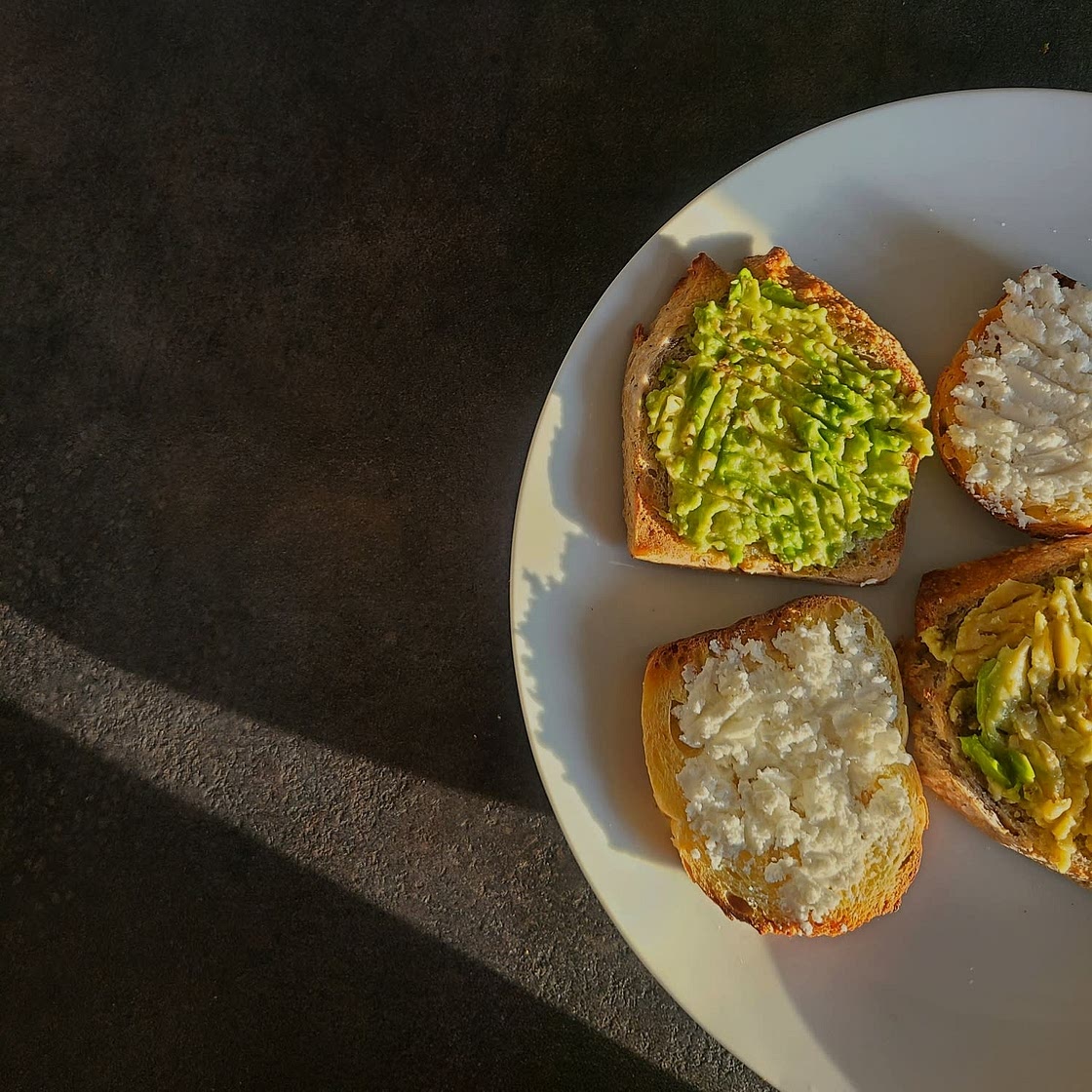 Toast avocat et chèvre