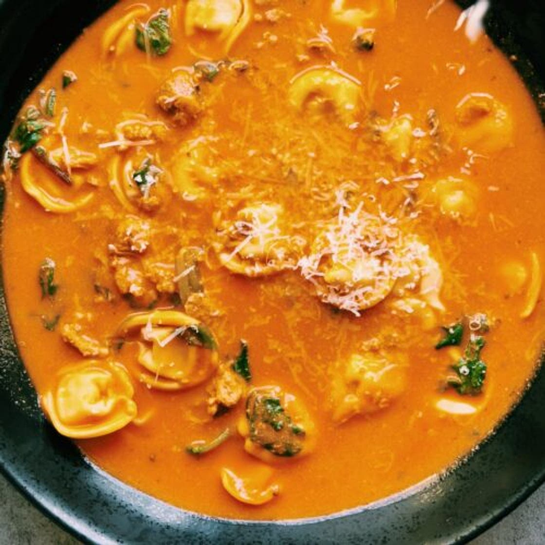 The BEST Tortellini Soup