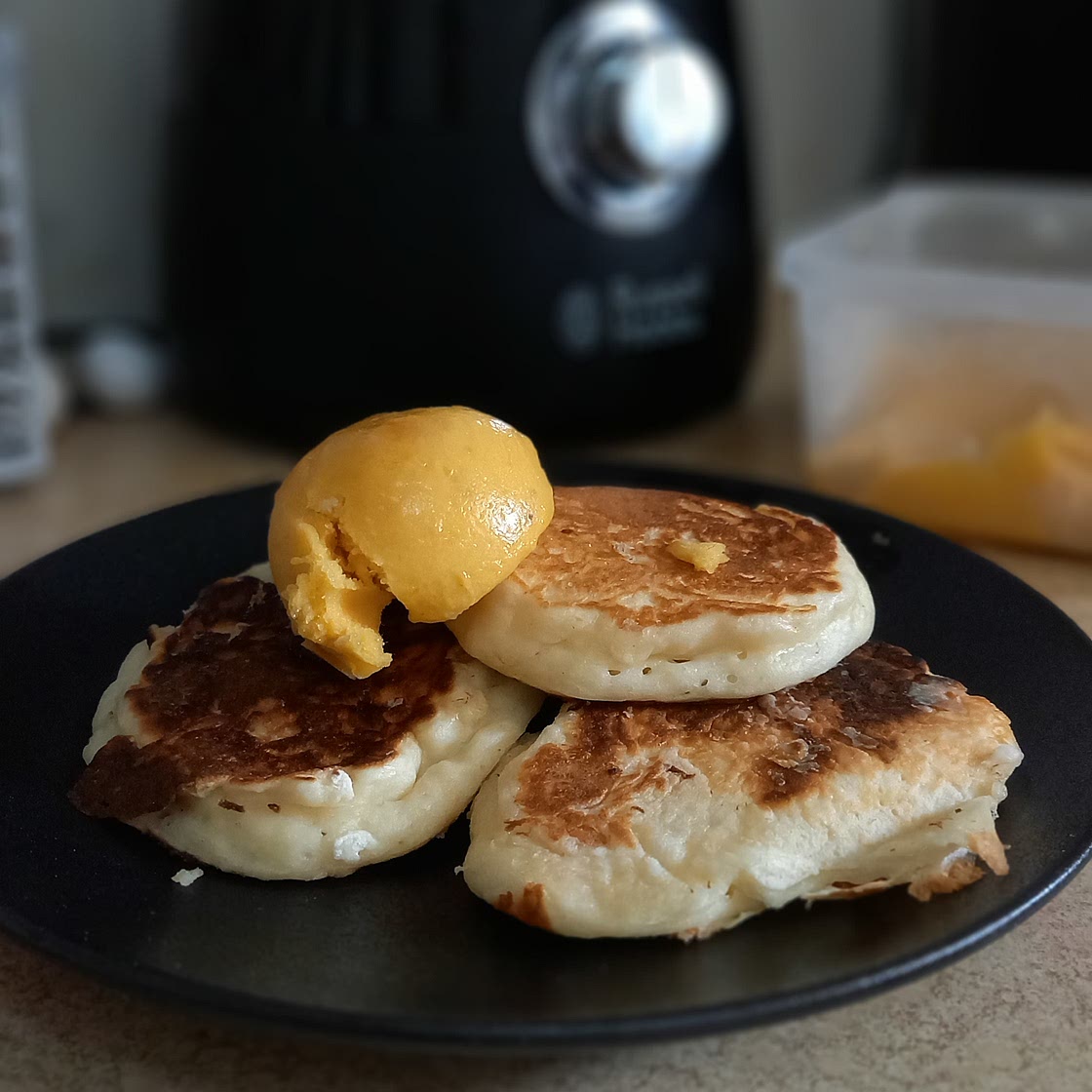 Ukrainian yoghurt pancakes with mango and banana ice cream