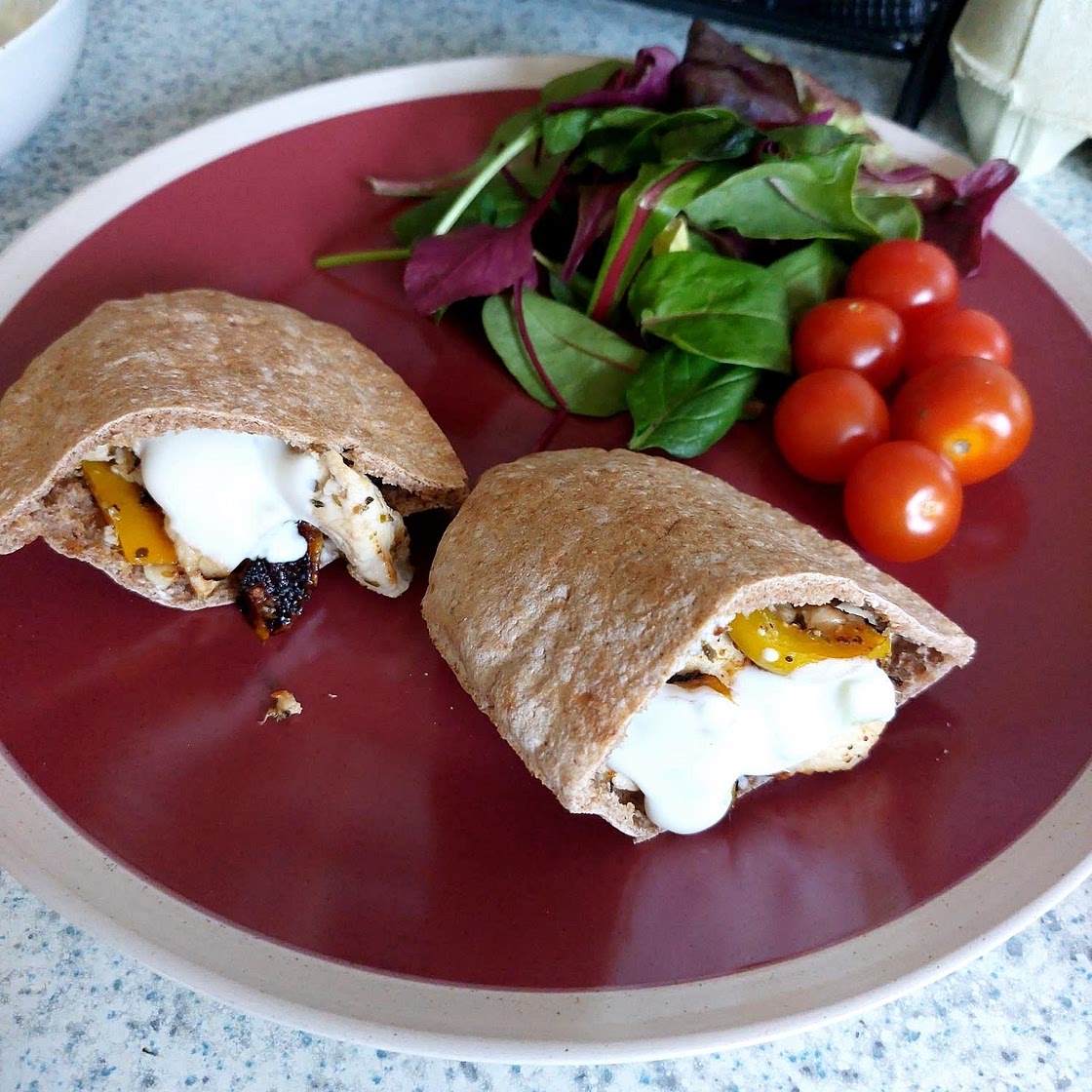 Greek-style chicken pittas