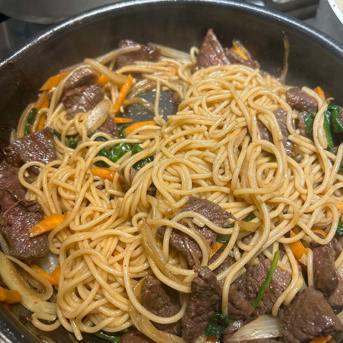 Black Pepper Beef Noodle Stir-fry
