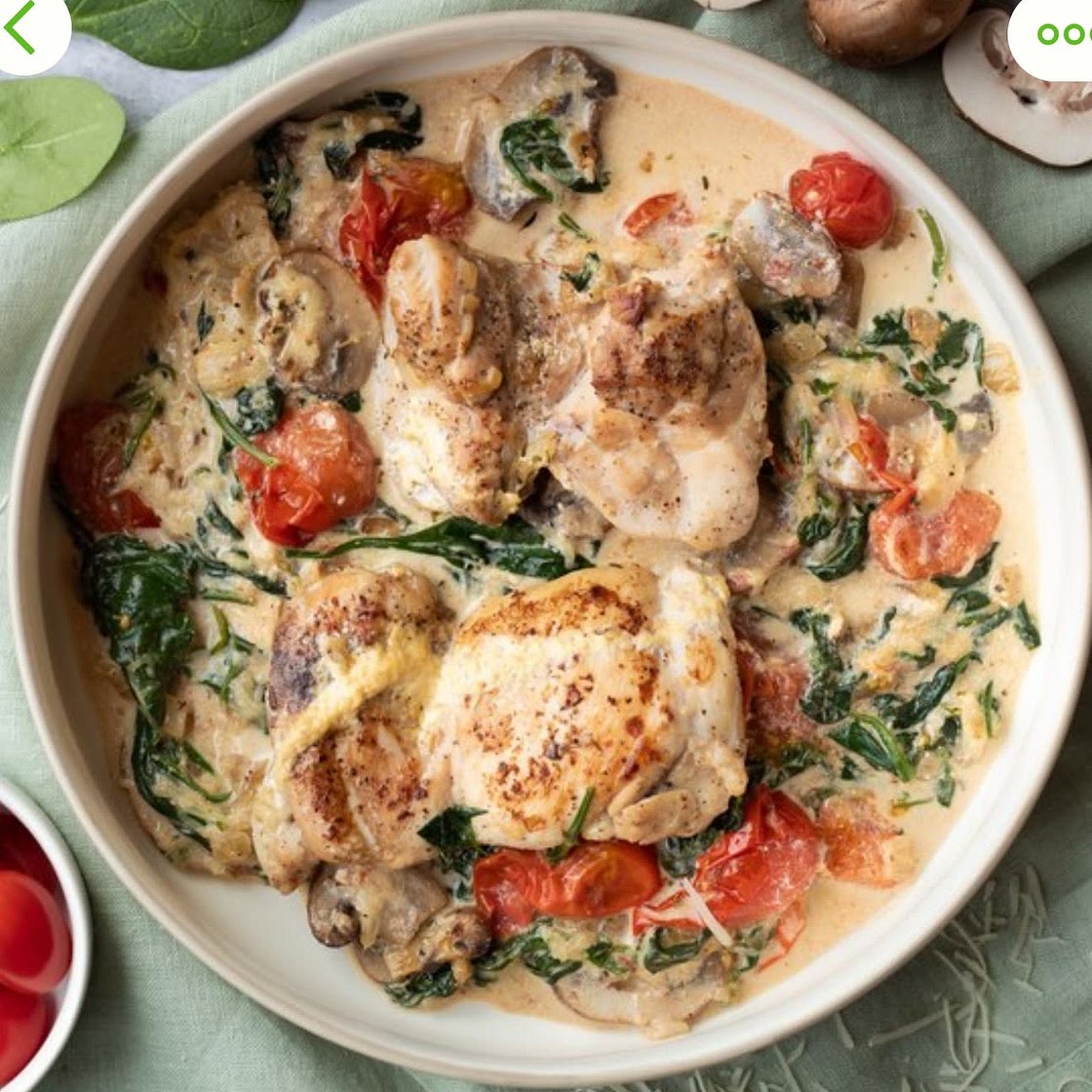 Creamy Tuscan
Chicken with
Mushrooms, Spinach,
& Cherry Tomatoes