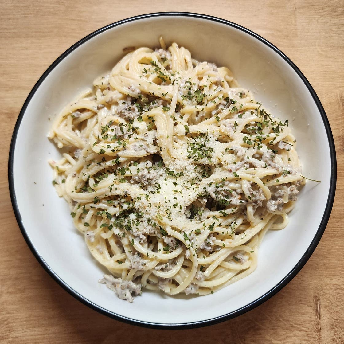 10-MINUTE CREAM CHEESE PASTA