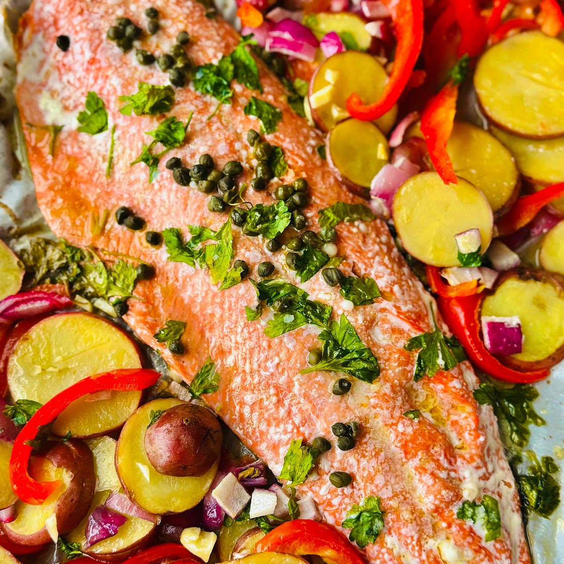 ALL in ONE PAN – Salmon and Roasted Veggies