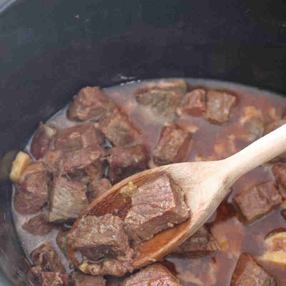 Slow Cooker Honey Garlic Steak Bites