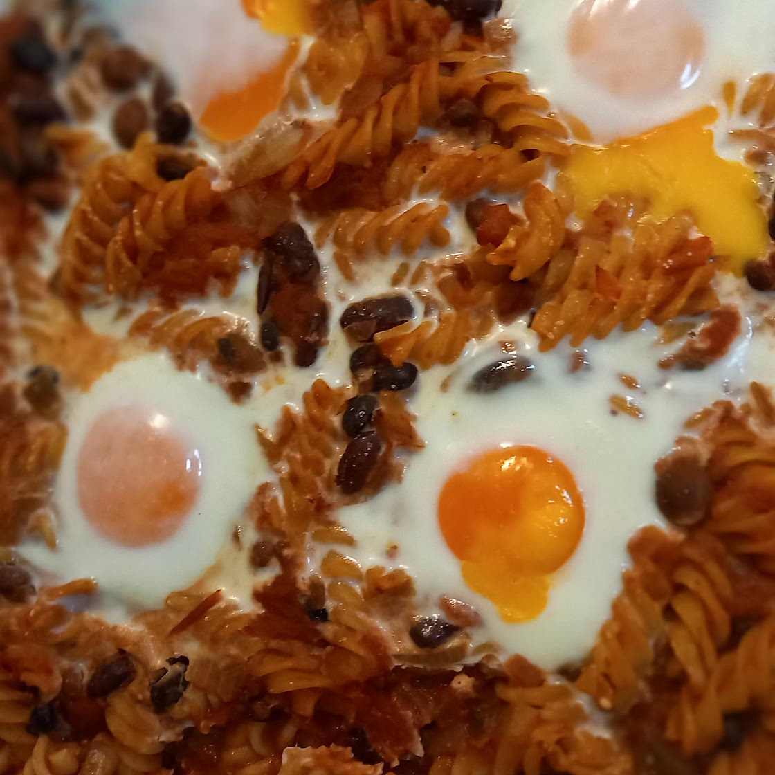 Bakes eggs with beans