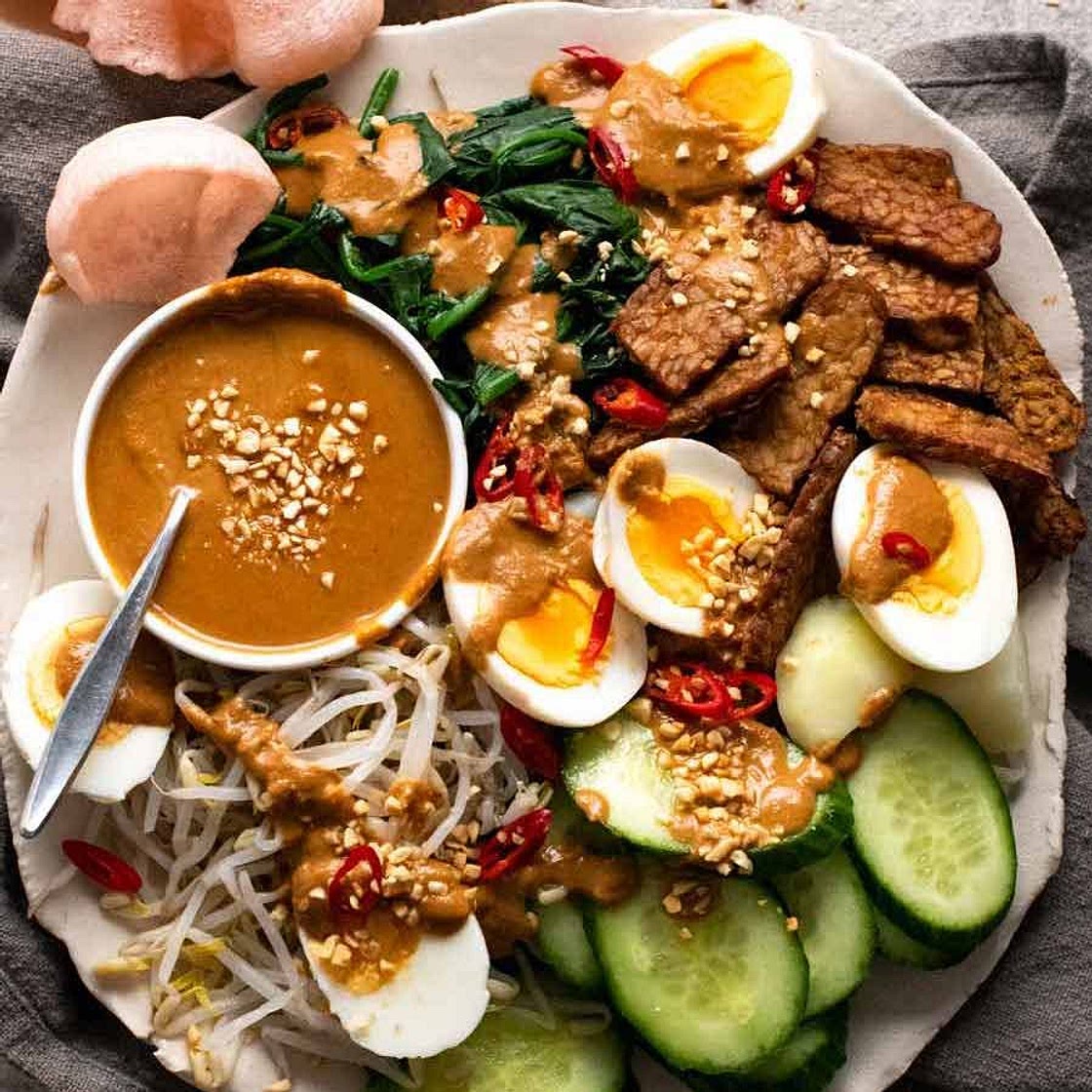 Gado Gado (Indonesian Salad with Peanut Sauce)